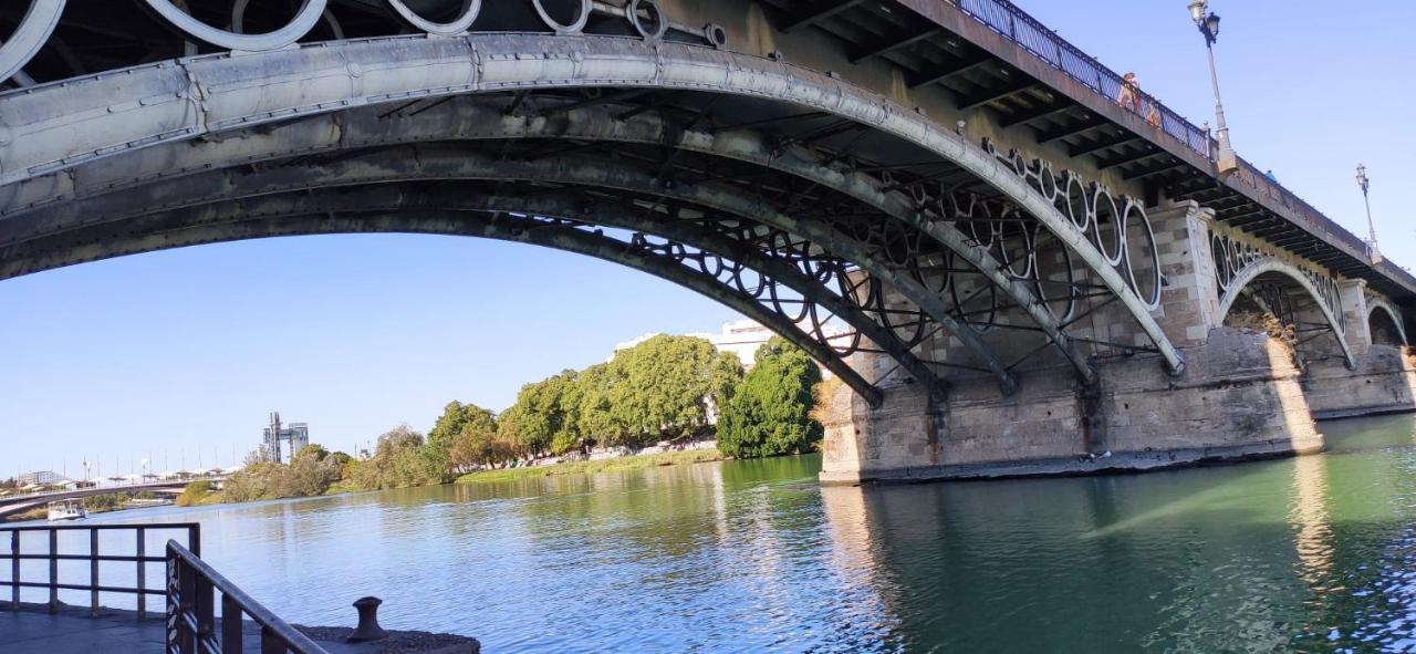 Apartamento Con Vistas Al Rio Guadalquivir En Triana, Sevilla ภายนอก รูปภาพ